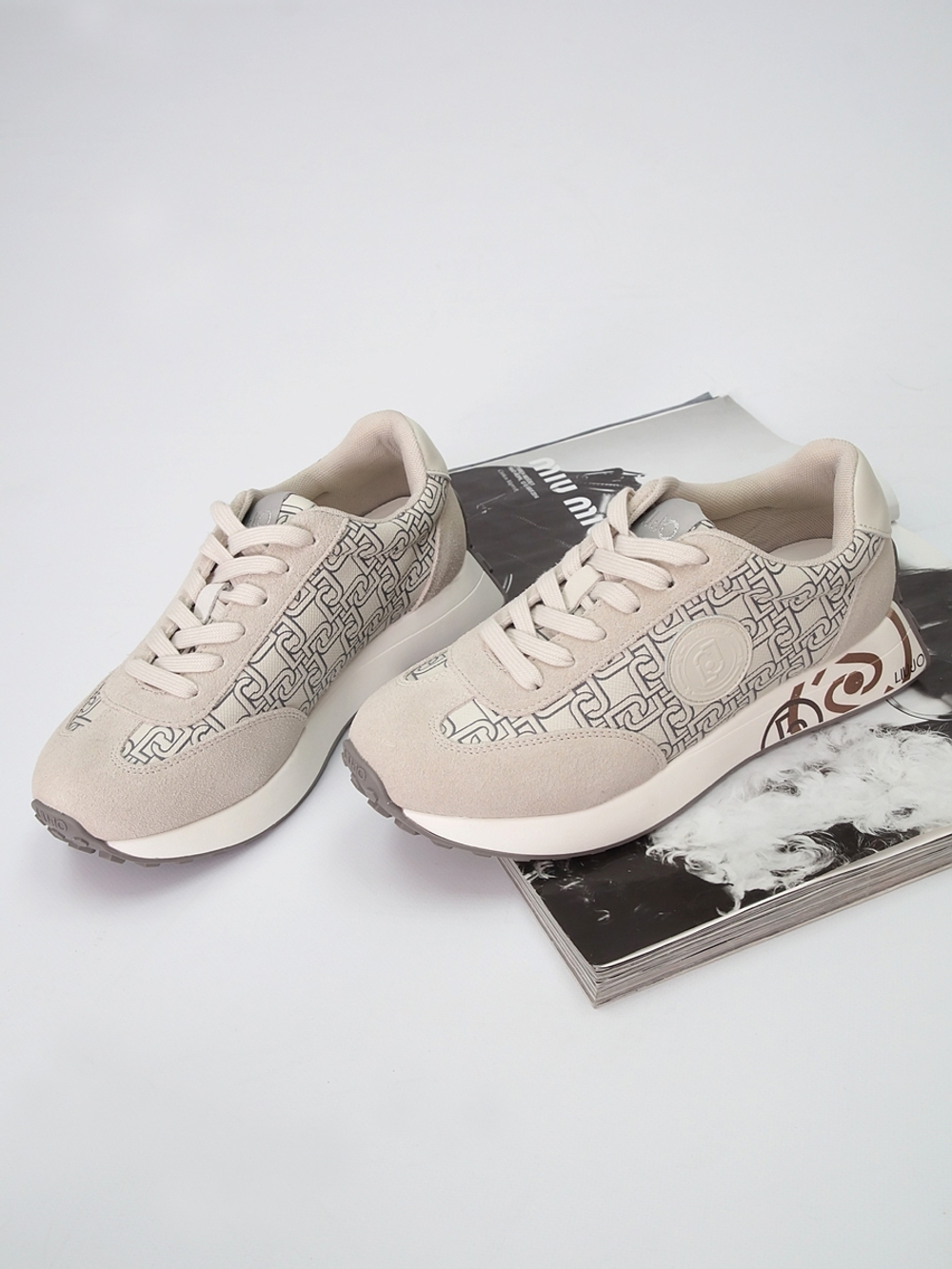 Кроссовки женские демисезонные