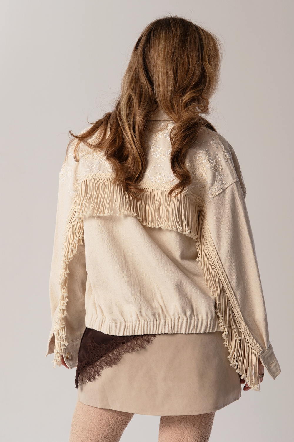 Бомбер с бахромой