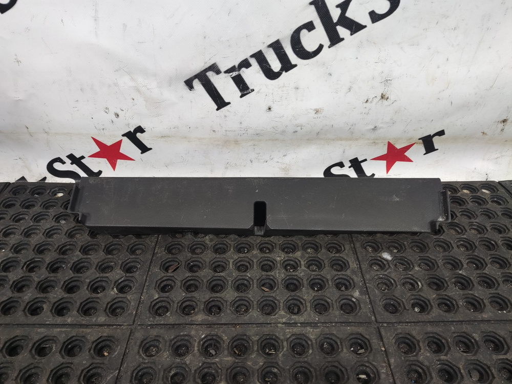 Накладка вещевого ящика левого