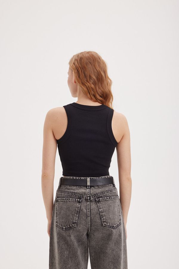 Топ халтер укороченный 