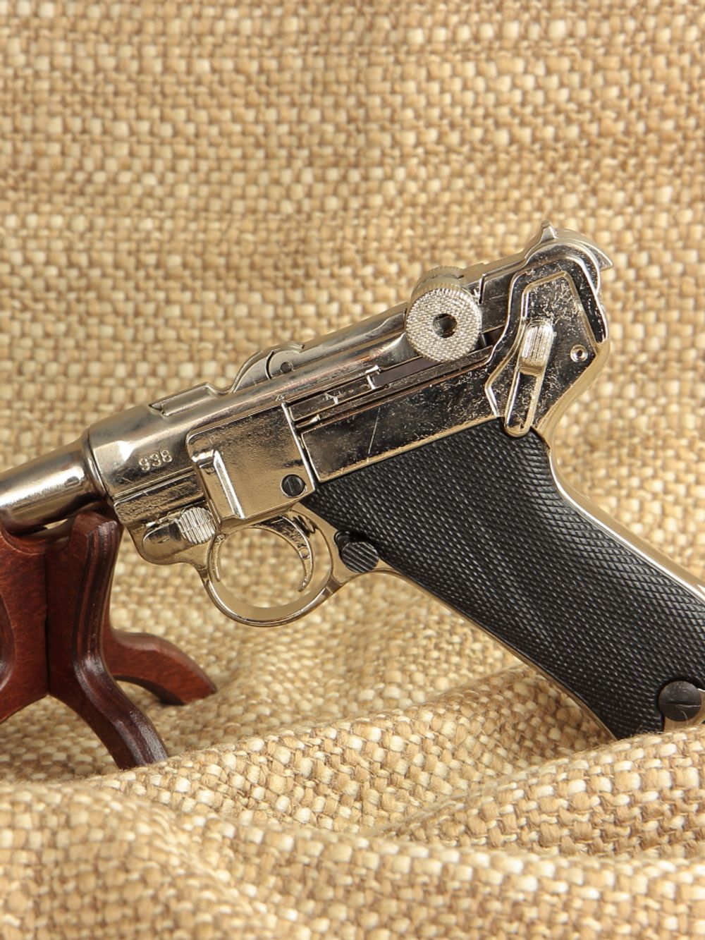 Denix Пистолет Люгер "Парабеллум" P08, Германия, 1898г. хромированный в подарочном футляре