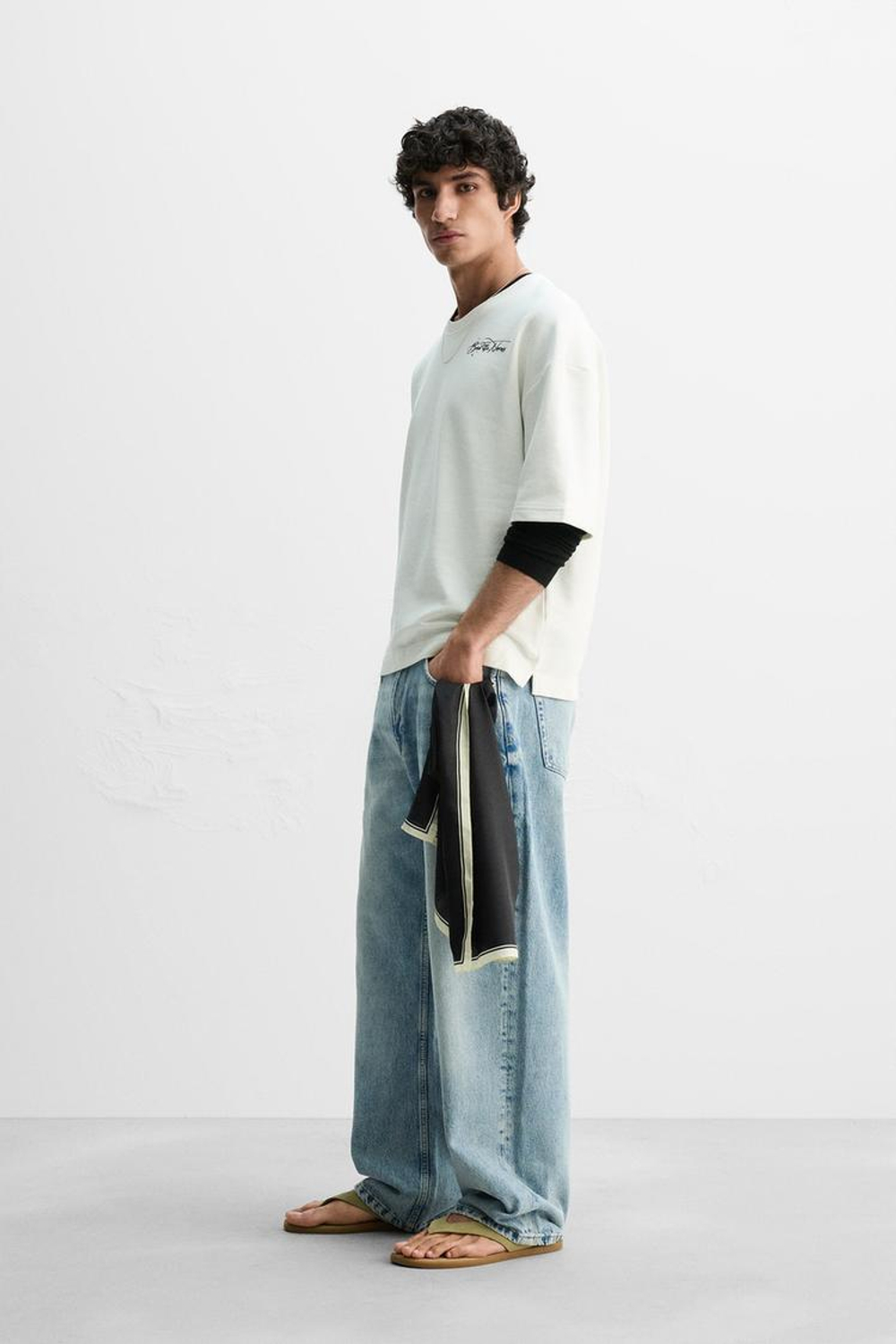 ZARA ТОЛСТОВКА С КОНТРАСТНЫМ ПРИНТОМ, БЕЛЫЙ