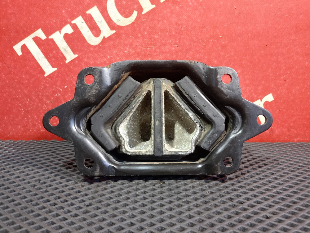 Подушка двигателя задняя