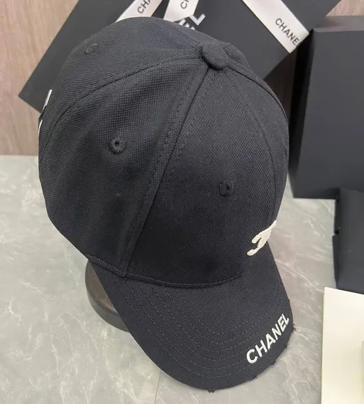 Бейсболка Chanel , черный