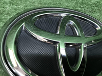 Эмблема решетки радиатора Toyota Fortuner 2 15-нв