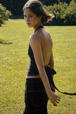 ZARA ДЖИНСОВЫЙ ТОП TRF С ГОРЛОВИНОЙ ХАЛТЕР И ДЕКОРАТИВНОЙ СТРОЧКОЙ, ЧЕРНЫЙ