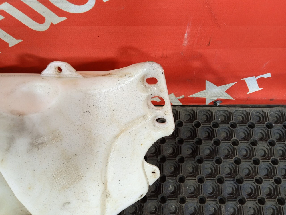 Бачок омывателя лобового стекла