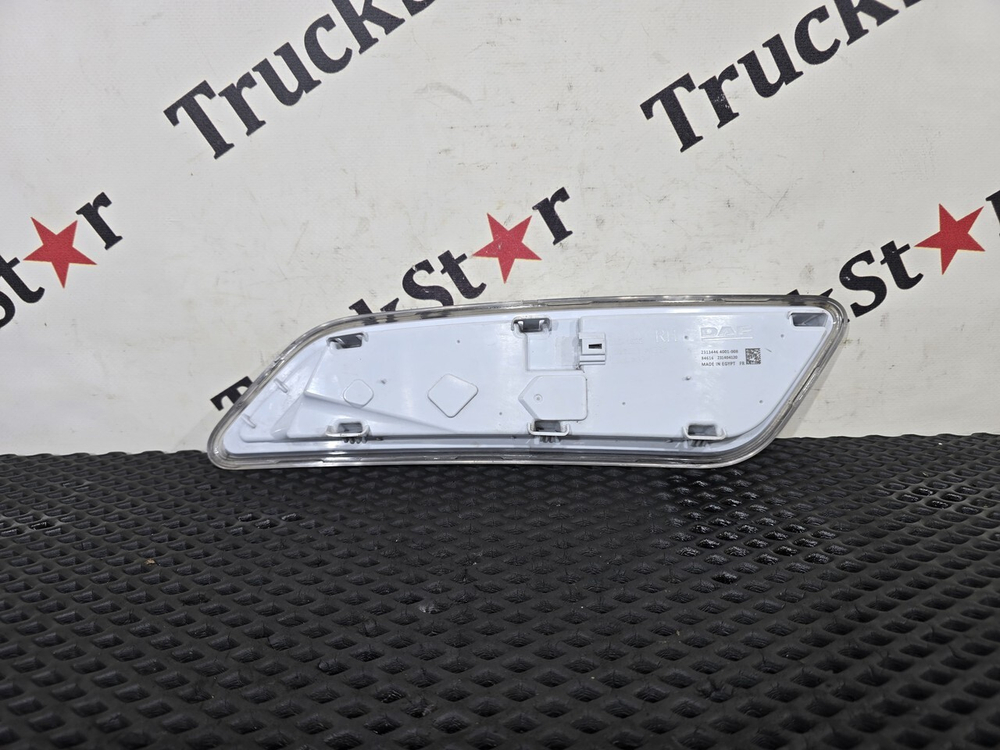 Плафон внутреннего освещения правый 2023г.