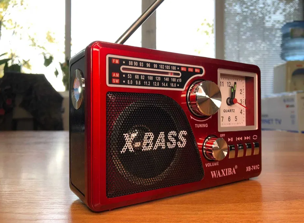 Радиоприемник с MP3 плеером +часы Waxiba XB-741C