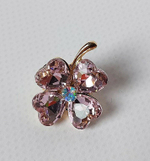 Брошь. Брошка. Клевер-четырехлистник — символ удачи. Цвет розовый