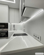 Белая кухня в потолок