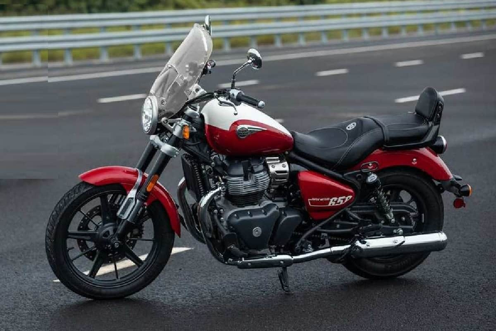 Royal Enfield Super Meteor 650 Celestial Red (Tourer / Premium)