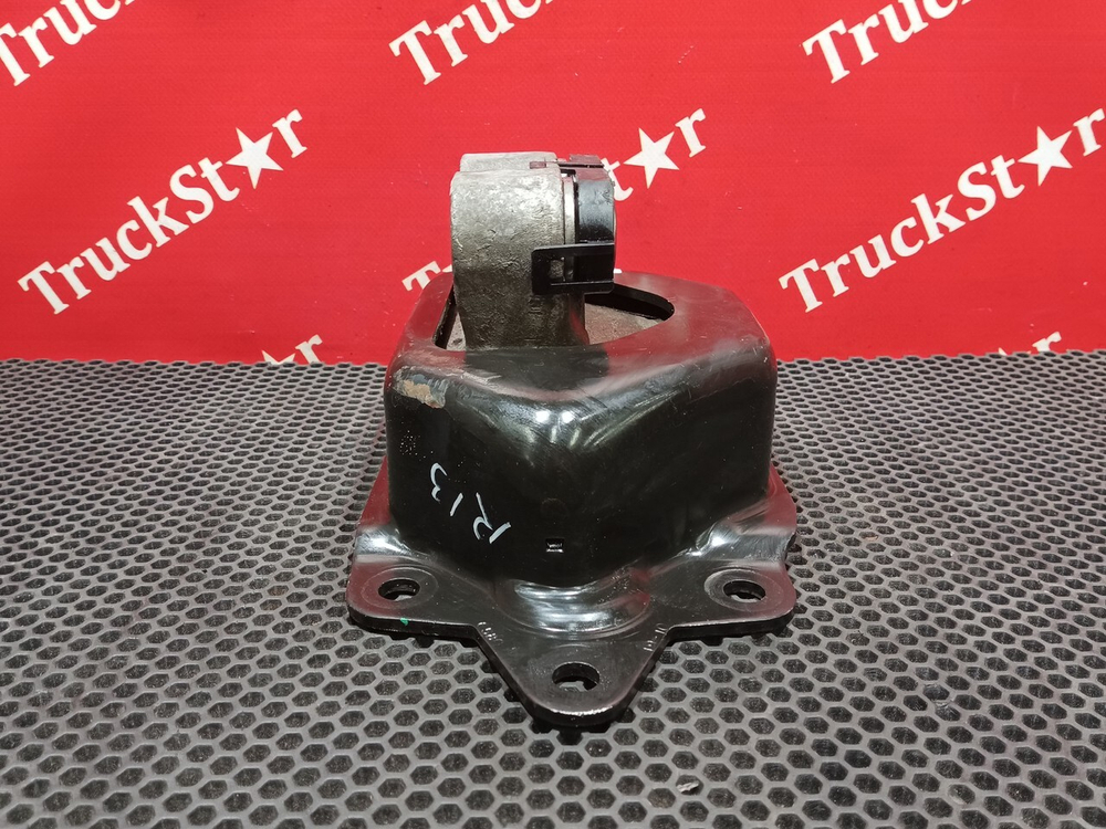 Подушка двигателя задняя 2020г.