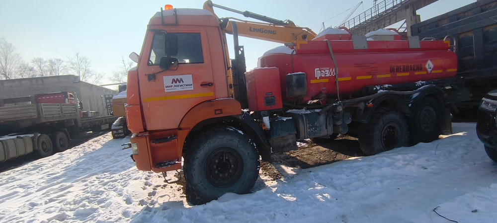 Завод ГРАЗ 5614* на шасси КамАЗ 43118 6x6 Автотопливозаправщик 56142-0000010-45 	(Дизельный, 11,8 л,