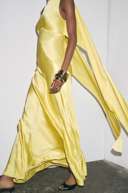 ZARA АТЛАСНОЕ ПЛАТЬЕ С ШАРФОМ СЗАДИ, ЖЕЛТЫЙ
