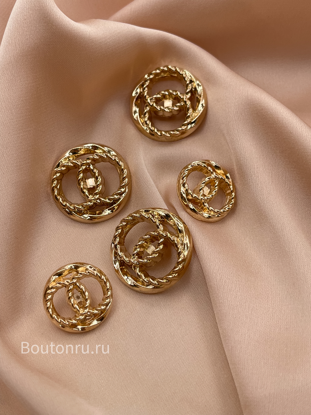 Пуговицы в стиле Шан. золотистые рифленое лого