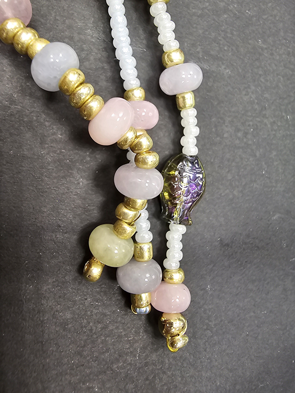 Обвес на сумку, брелок для ключей, подвеска авторская ручная работа с натуральными камнями "Берилловый"