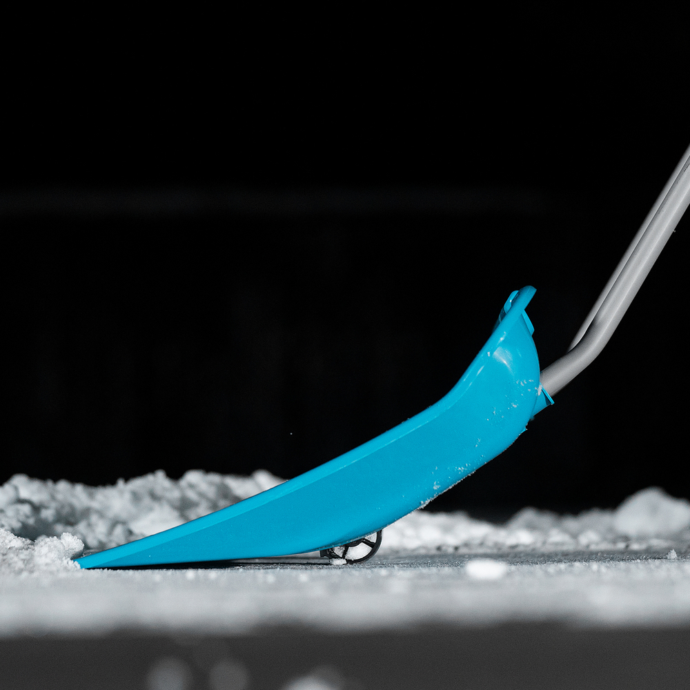 Скрепер для уборки снега, полипропилен, колеса, 750х445х1275 мм, рукоятка с ПВХ, LUXE Palisad