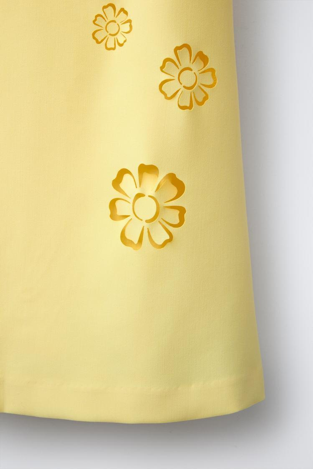 ZARA ПЛАТЬЕ С КОНТРАСТНЫМИ ЦВЕТОЧКАМИ, ПАСТЕЛЬНО-ЖЕЛТЫЙ