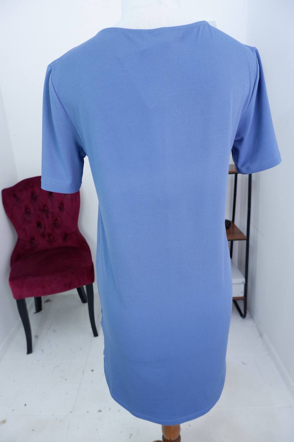 Платье H&M в красивом оттенке, лаконичного дизайна 42 размер