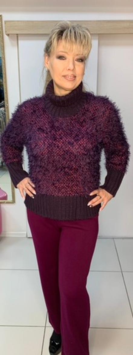 Короткий свитер с ворсинками