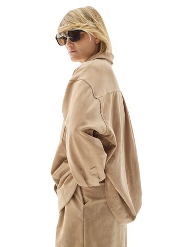 Бежевая рубашка из эко-замши