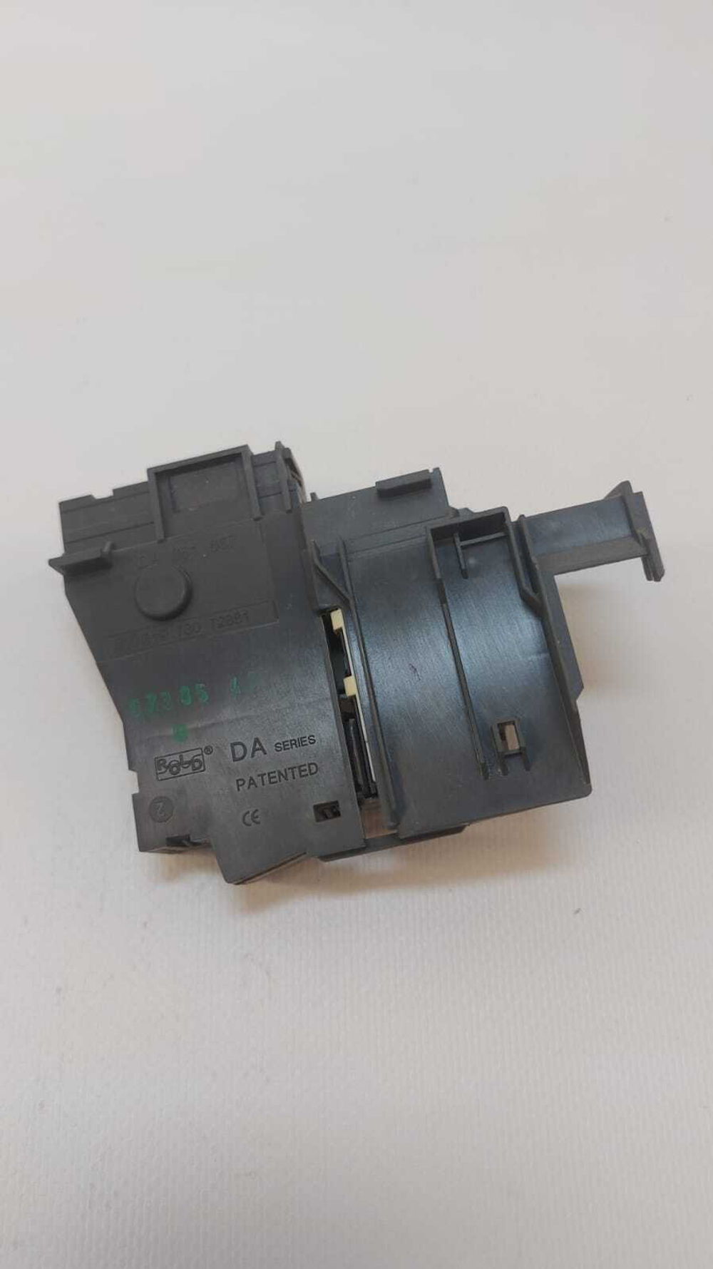 59 Замок люка для стиральной машины с вертикальной загрузкой Whirlpool INT026WH DA061667 б/у