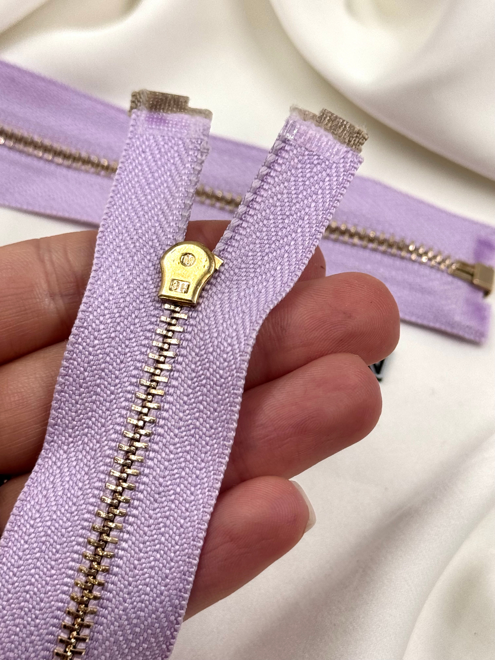 Молния лавандовая (фиолетовая) золото матовый жемчуг