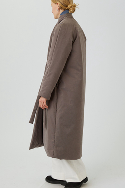 Зимнее пальто на запах из серо-коричневой бархатистой мембраны