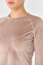 Лонгслив велюровый приталенный с рельефом