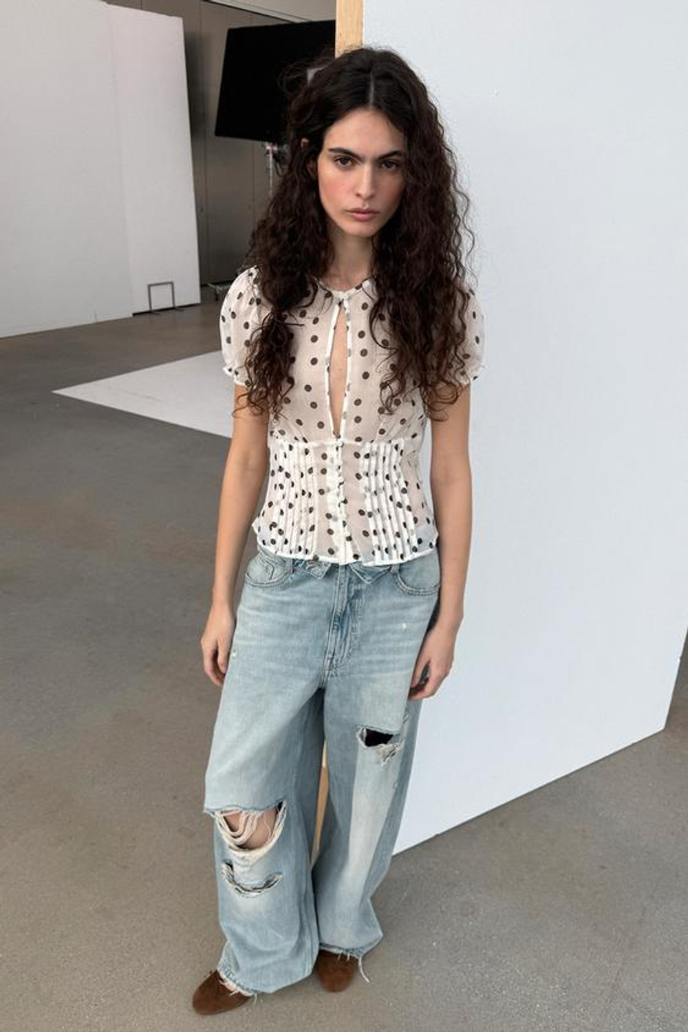 ZARA ДЖИНСЫ TRF СО СРЕДНЕЙ ПОСАДКОЙ И ОТЛОЖНЫМ ПОЯСОМ, ГОЛУБОЙ