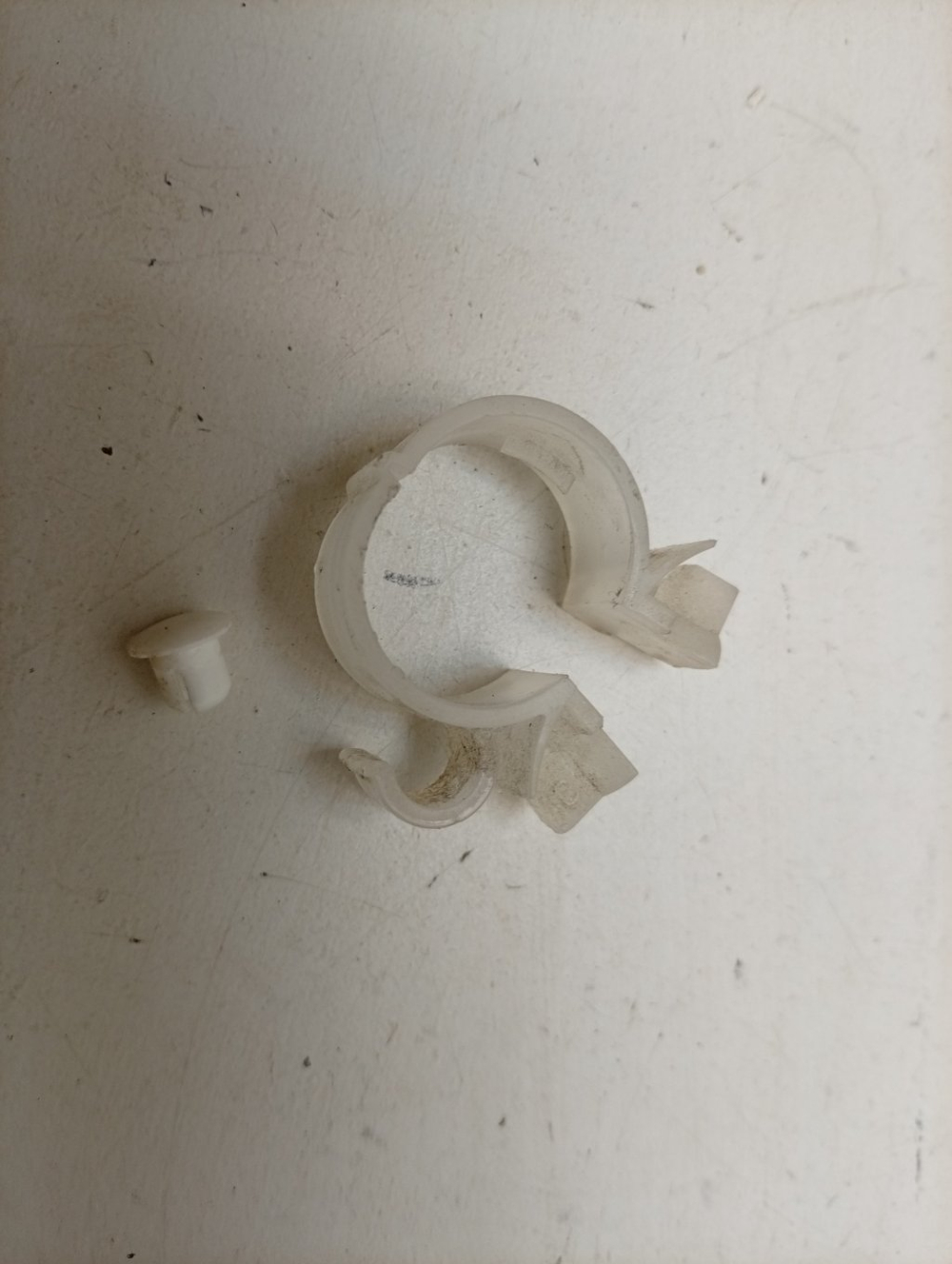 IWSE6125 кт72 Пластиковые элементы для стиральной машины Indesit IWSE6125 б/у