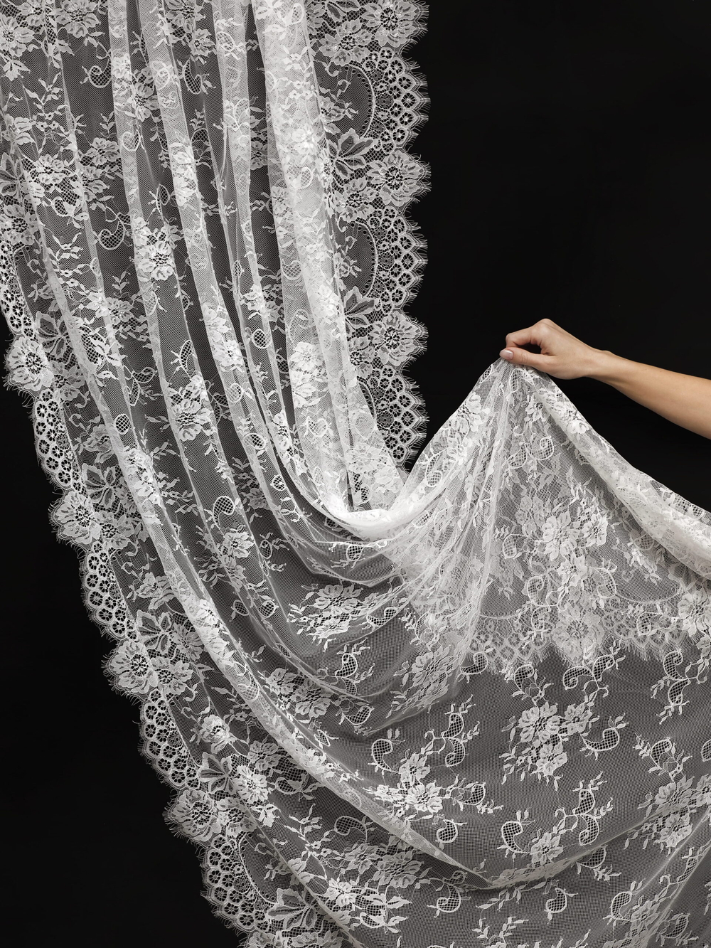 Кружево шантильи теплое белое широкое неэластичное ширина 1,5 м купон 2.9 м