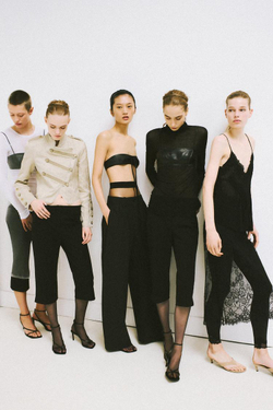 ZARA БРЮКИ WIDE LEG С ЗАЩИПАМИ — ZW COLLECTION, ЧЕРНЫЙ