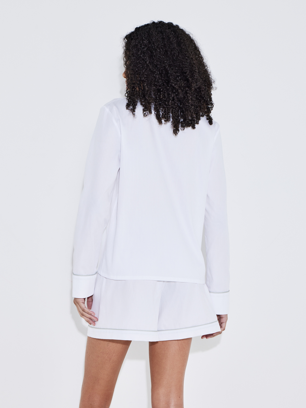 Пижама Suite Pyjama in white (2) рубашка с длинным рукавом + шорты