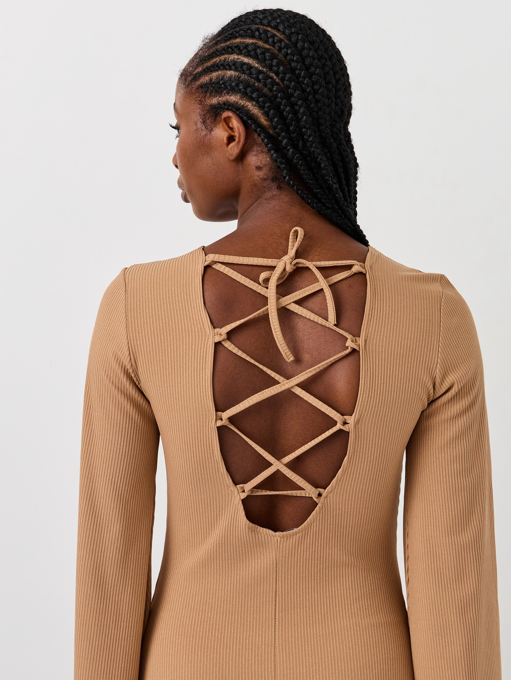 Платье с открытой спиной длинное