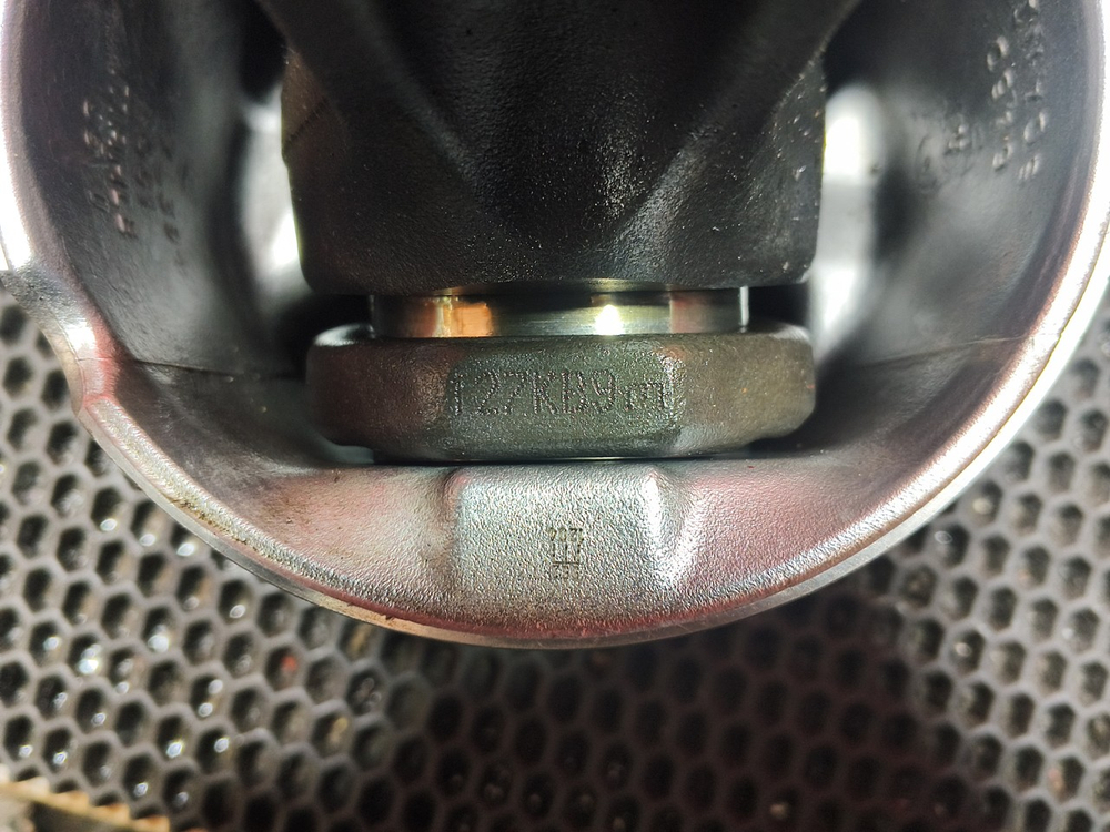 Поршень с шатуном