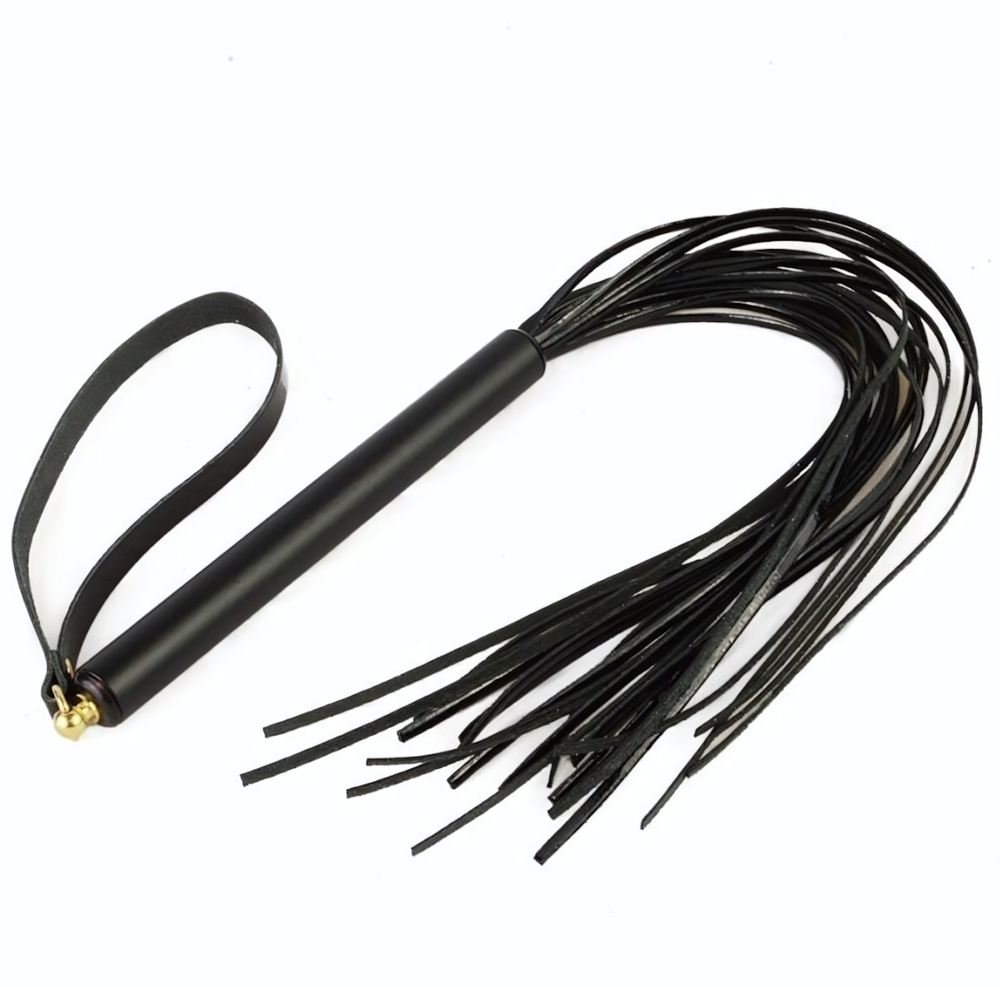 Черная лаковая плеть MIX с ремешком - 47 см. (Цвет: черный)