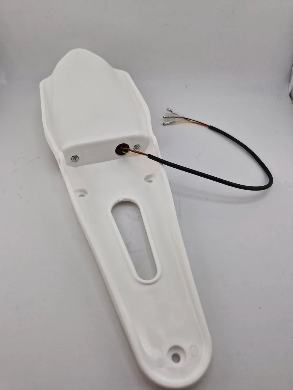 Крыло заднее белое со стоп-сигналом мотоцикл, питбайк