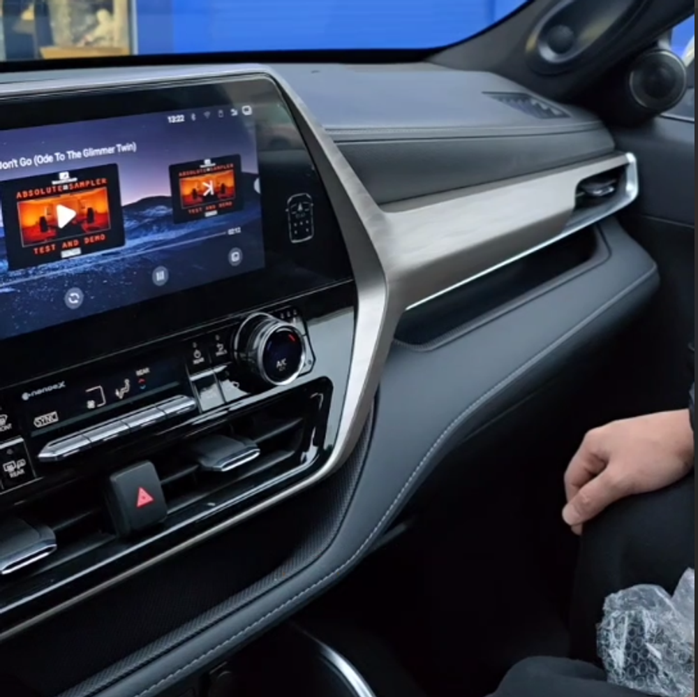 Магнитола для Toyota Highlander 4 2019-2024+ (взамен 8" экрана, Европа/США) - Carmedia YL-T1215L на Android 13, 8Гб+256Гб, 4G SIM-слот, CarPlay