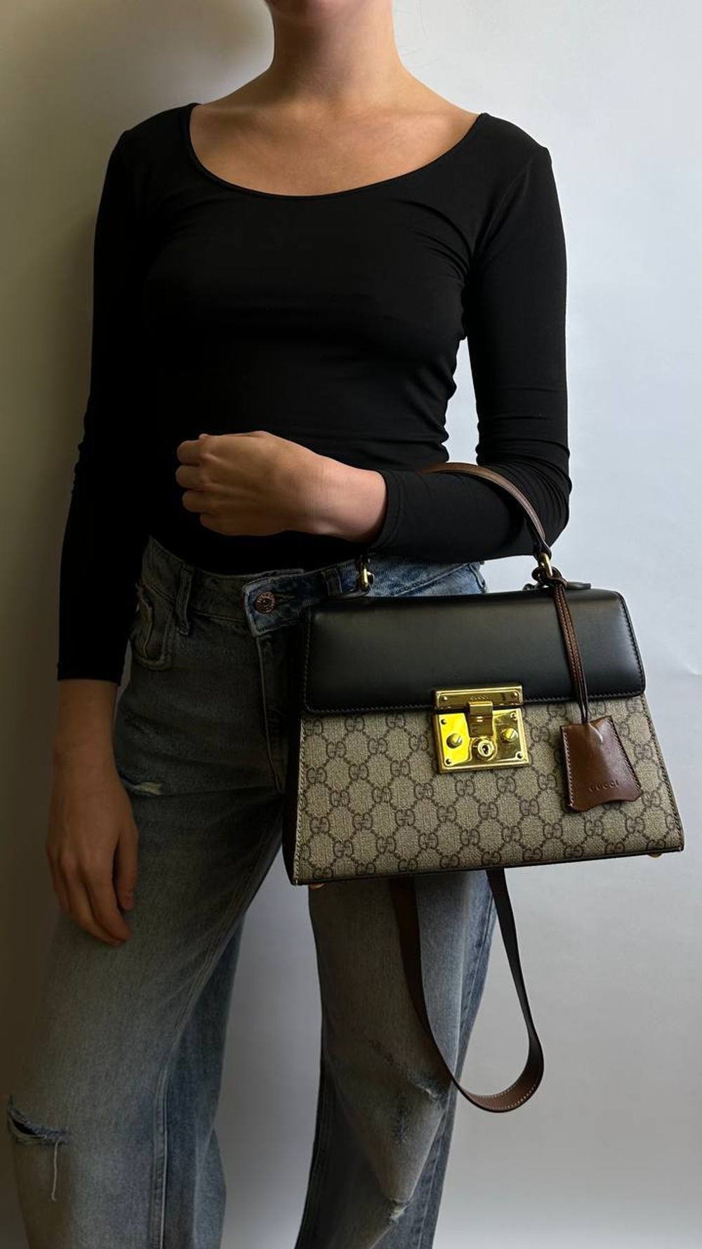 Сумка Gucci Padlock GG Supreme Top Handle Bag