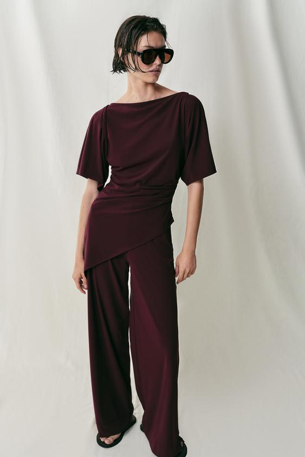 ZARA ДРАПИРОВАННЫЙ ТОП ИЗ КРЕПА, ВИННЫЙ