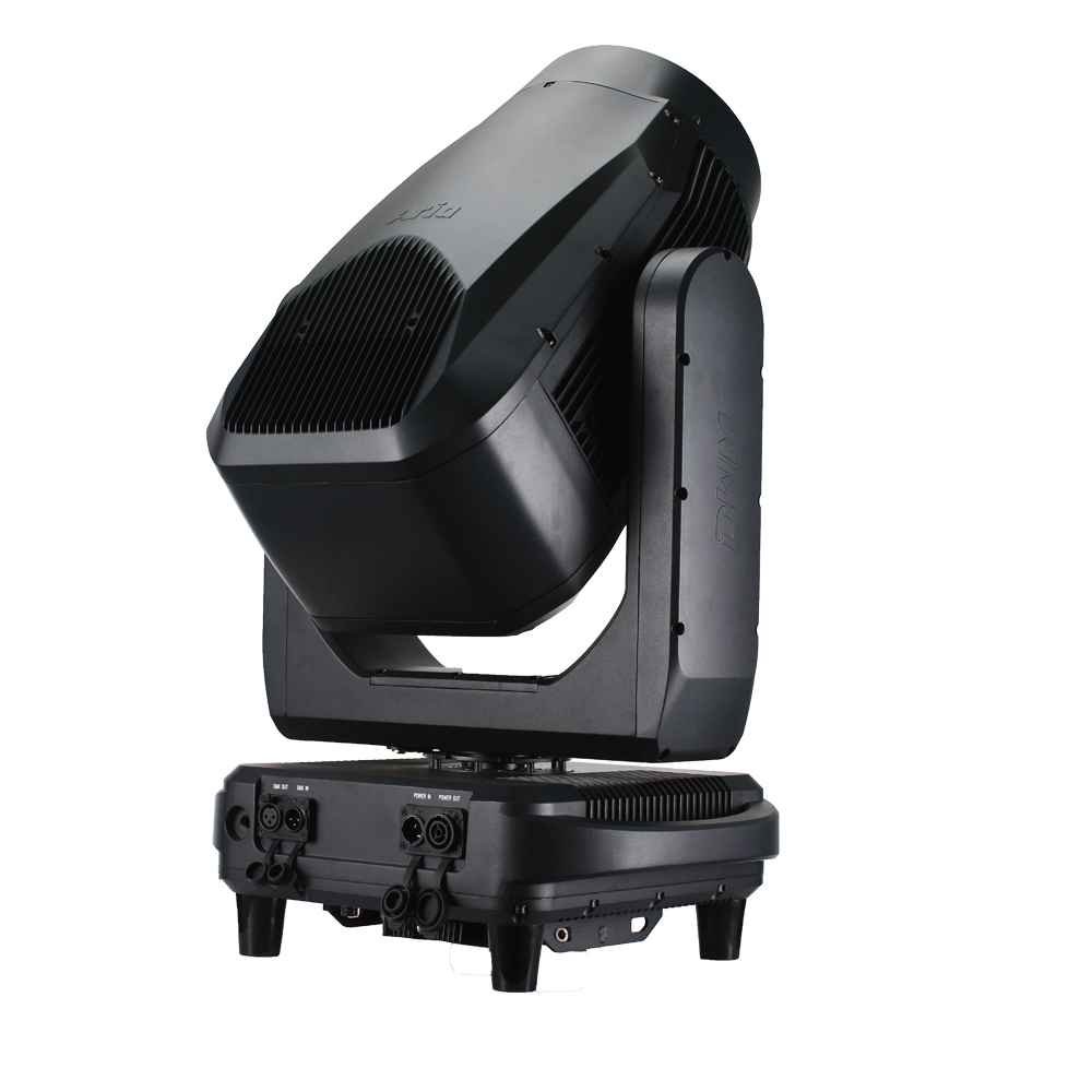 Quatro blade LE1400 WP — профильный LED-прожектор 1200 Вт Moving Head с системой профилирования и зумом 6,5°–55°