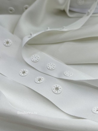 Тесьма с кнопками белая широкая