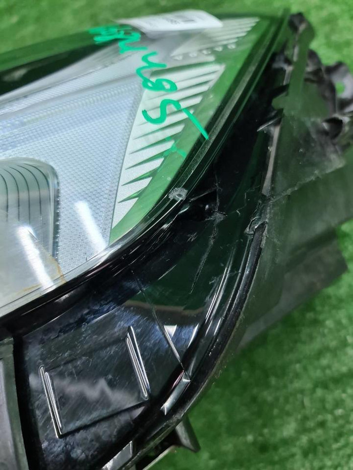 Фара левая Volvo XC60 2 (2017-2021) LED