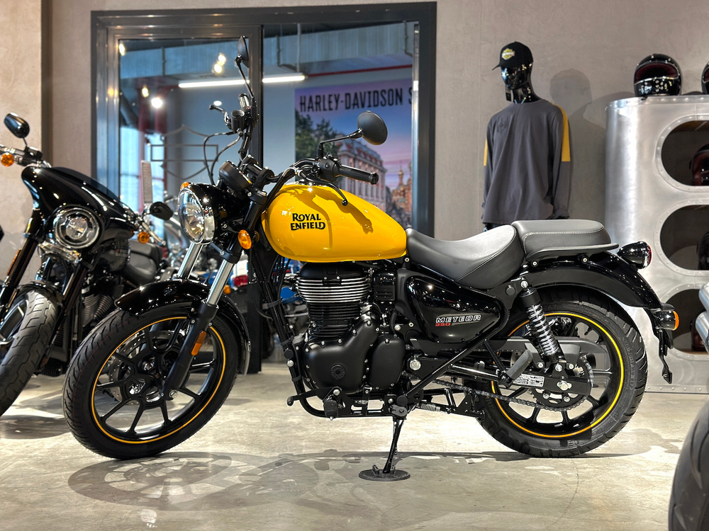 Royal Enfield Meteor 350 Fireball Yellow