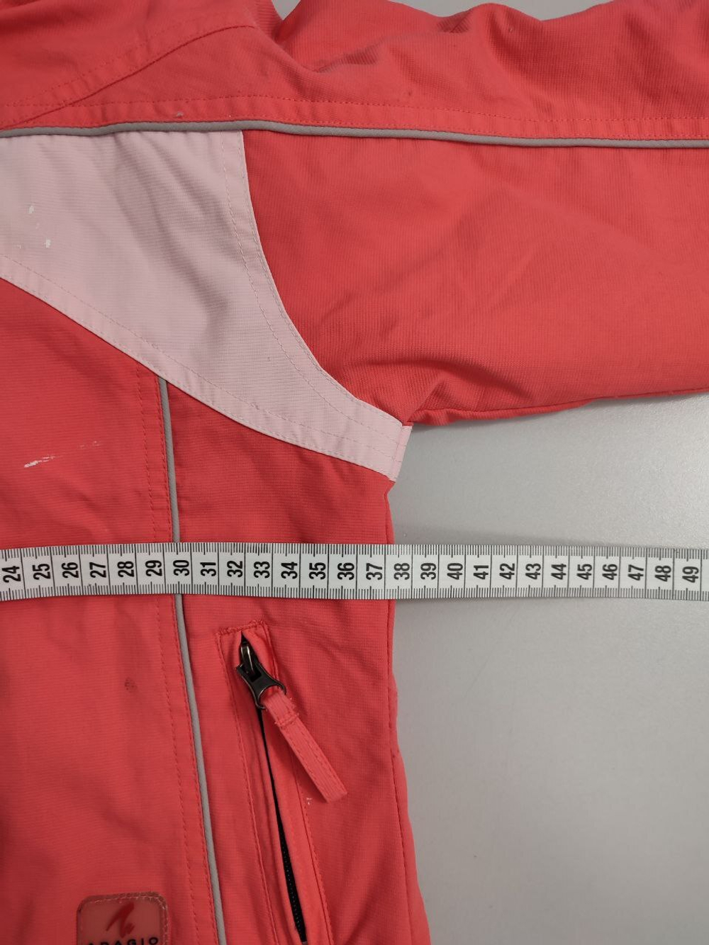 Куртка красивого цвета на 6 лет