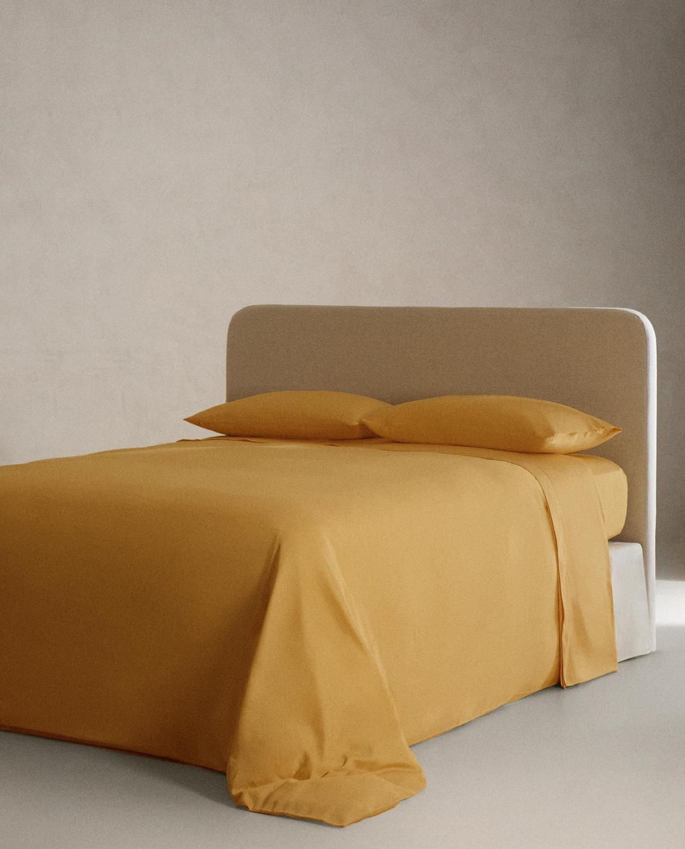 Zara Home - Простыня из сатина с подолом (300 нитей), горчичный, 160x280 см