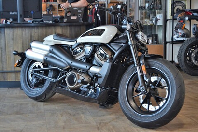 Sportster S  Harley-Davidson (White Sand Pearl)