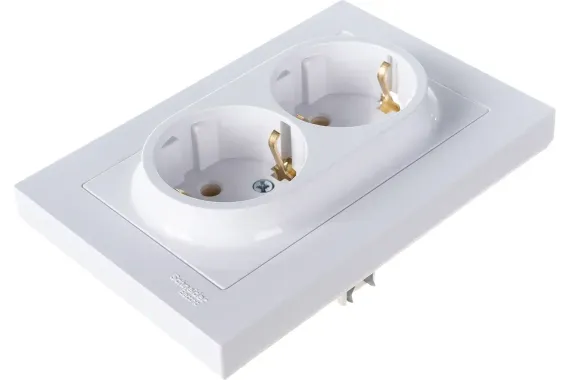 Розетка Systeme Electric ATLASDESIGN с заземлением двойная + рамка белая 35956